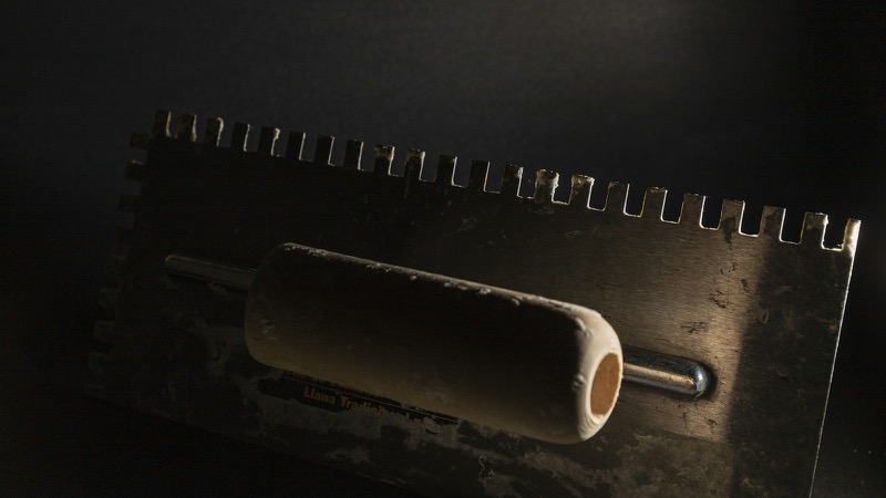 Concrete finishing trowel