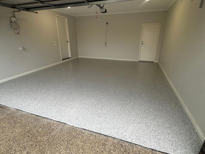 Double garage epoxy floor light grey flake