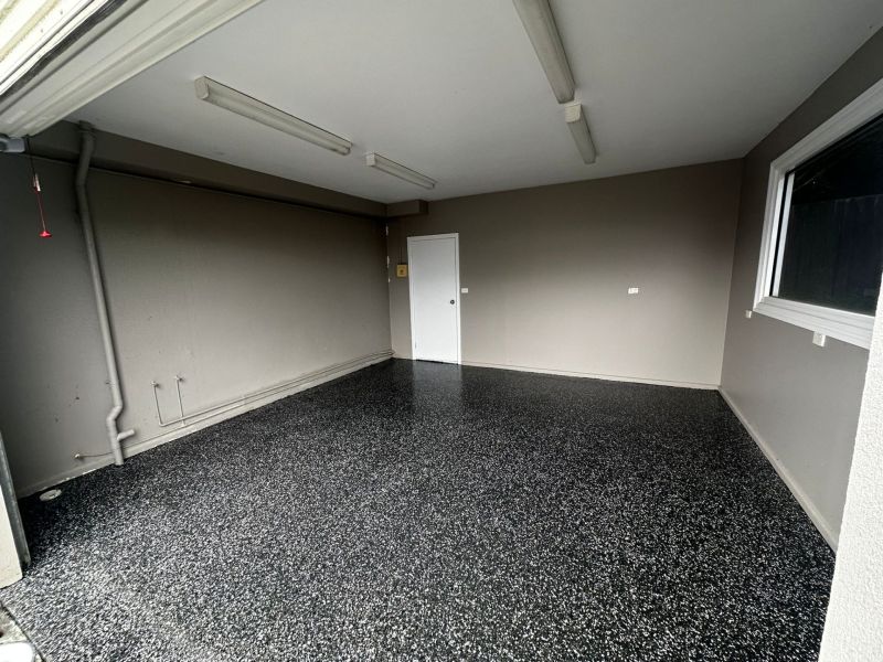 Single garage epoxy flooring black white flake Melbourne